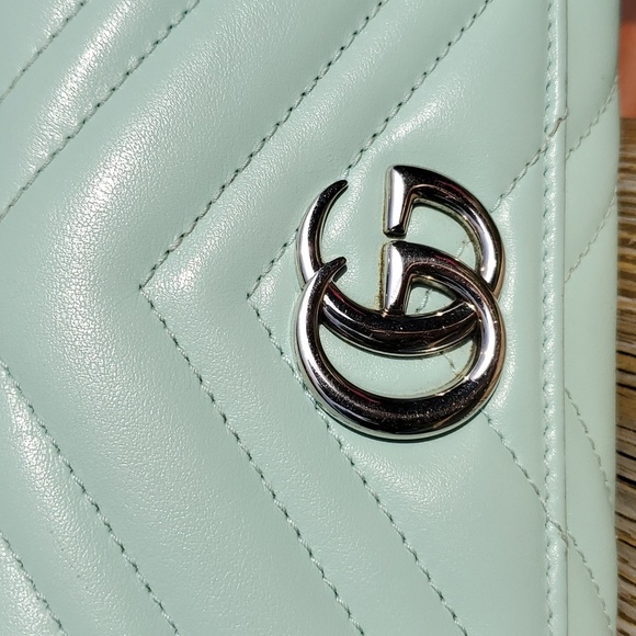 Mint Green Accessory with Elegant Design and Versatile Use - Picture 5 of 17